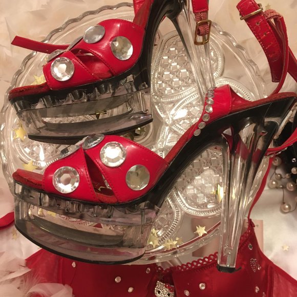 AMAZING vinatge cherry red glass platforms with hell kitty crystal details! - Picture 8 of 16